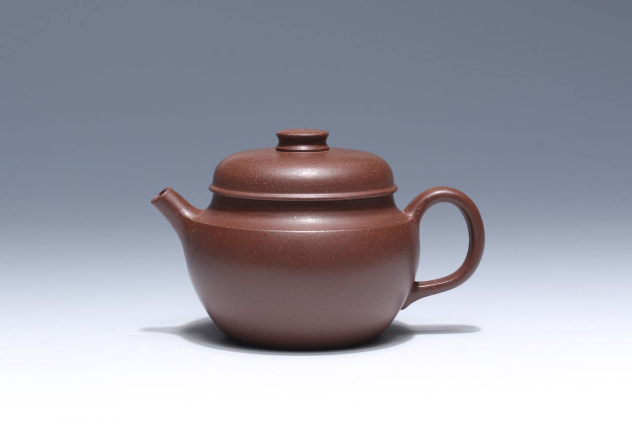 Yixing clay teapot by master Lin Yuzhen "Home Village". Price: ₽25,600 rub.