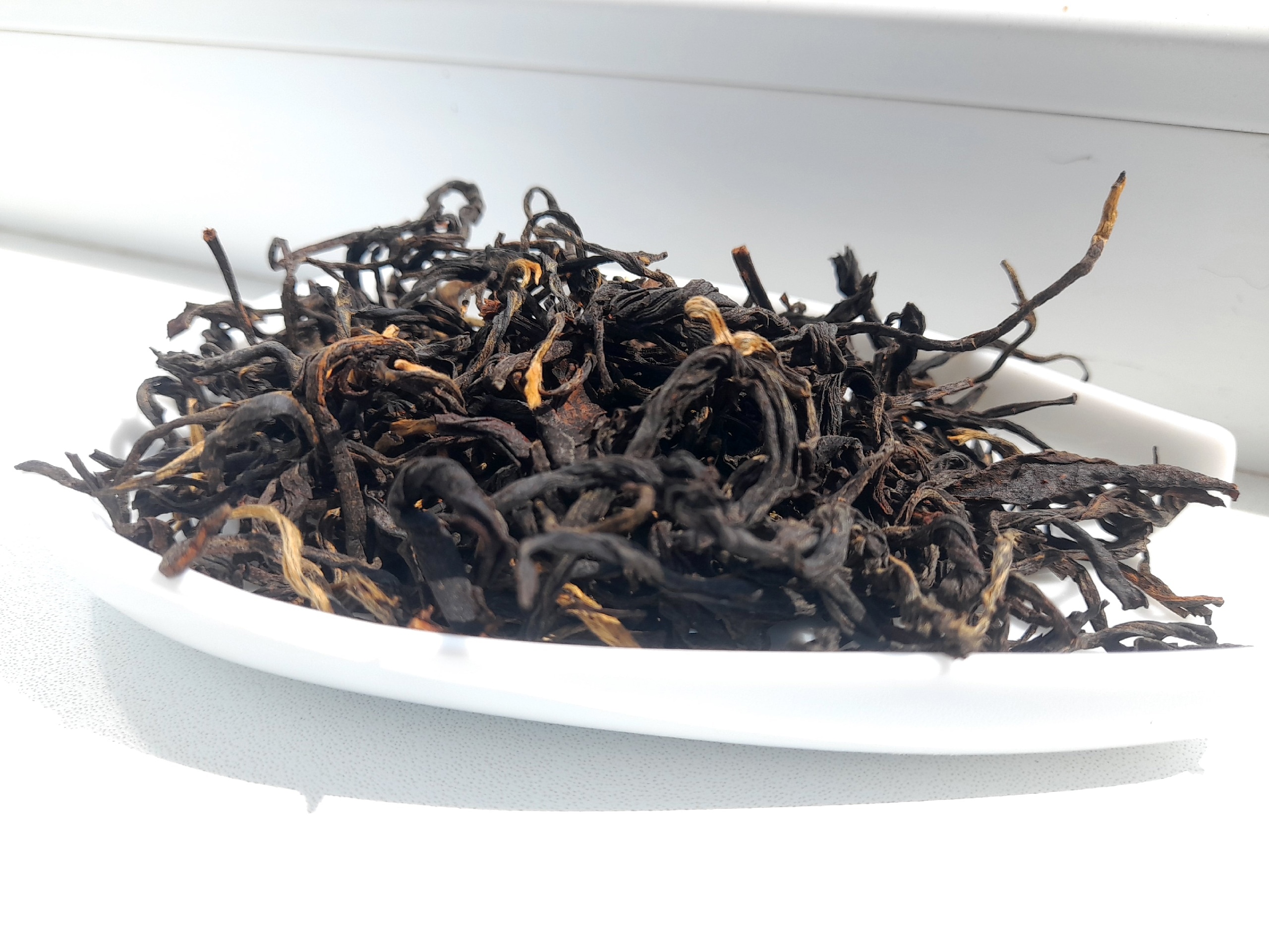 Red tea Fengqing laoshu shaihong (Sun-dried red tea from old trees of Fengqing)