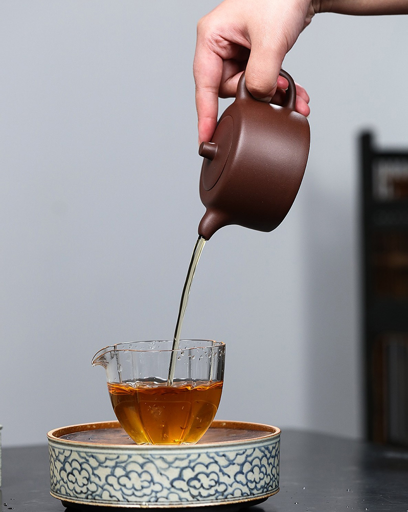Jinglan teapot (井栏壶, pinyin Jǐng lán hú) Чайник Цзинлань (井栏壶, пиньинь Jǐng lán hú)