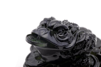 Color-changing tea figurine "Three-legged toad of wealth on money". Price: ₽1,390 rub.