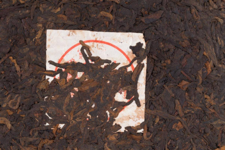Pressed Rip Pu-erh Tea - Шу пуэр 2005 г. «7568» марки «Старый товарищ» завода «Хайвань» 357 г, 