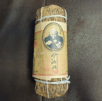 Dark Tea (Hei cha) - Старые чайные головы прессованные в брикет (Завод: "Да Мин", дата производства: 18.02.2013, вес: 250 гр.).