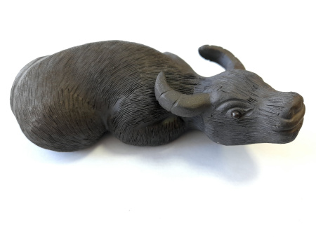 Уцененная глиняная чайная игрушка "Бычок одинокий". Цена: 90 ₽ руб.