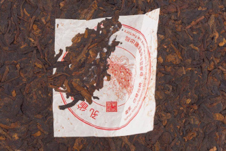 Pressed Rip Pu-erh Tea - Шу пуэр 2012 г. «Павлин из Булан» завода «Баньчжан лаошу» 357 г, 