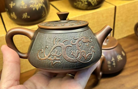 Qinzhou, Guangxi Teapot "Dragon Sketch". Price: ₽13,130 rub.