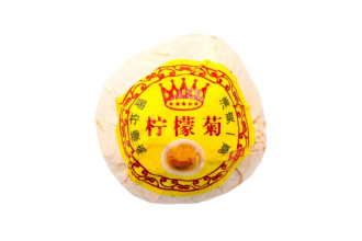 Red tea Red tea in lemon with chrysanthemum