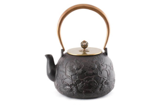 Cast iron teapot "Let's make tea in the forest", 1500 ml.. Price: ₽15,490 rub.