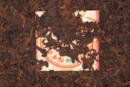 Pressed Rip Pu-erh Tea - Шу пуэр 2011 г. «Выдержанный аромат» марки «Пагода» завода «Лимин» 357 г, 