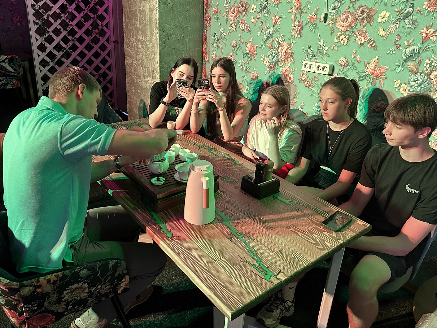 Tea ceremony in Yelets: "Tea line" and restaurant "Yesenin" give you a new taste journey