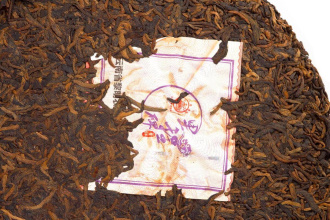 Pressed Rip Pu-erh Tea - Шу пуэр 2012 г. «Веха» марки «Бацзяотин» завода «Лимин» блин 357 г, 
