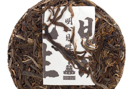 Pressed Raw Pu-erh Tea - Шэн пуэр 2021 г. «Богатство чайного мира - проникающий в суть» 200 г, 