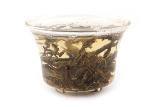 Loose Leaf Pu-erh Tea - Шэн пуэр 2021 г. "Маньно гушу" (Многолетние деревья из Маньно), 