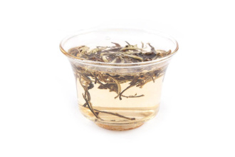 Buy, white tea Белый пуэр 2021 г. "Буланшань гу шу юэгуан бай" (Лунный свет с гор Булан с многовековых деревьев)