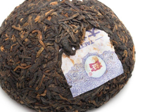 Pressed Rip Pu-erh Tea - Шу пуэр 2017 г. «V93» марки «Даи» завода «Мэнхай» 100 г, 