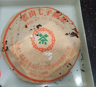 Pressed Raw Pu-erh Tea - Шэн пуэр 2003 года "Зелёная марка" CNNP 357 г