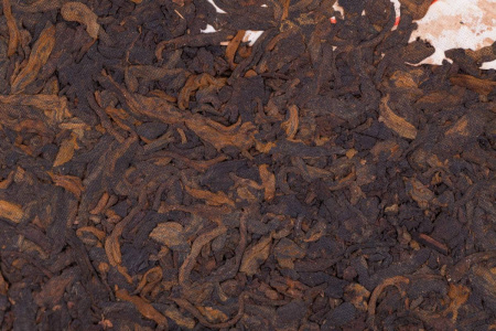 Pressed Rip Pu-erh Tea - Шу пуэр 2005 г. «7568» марки «Старый товарищ» завода «Хайвань» 357 г, 