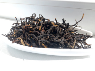 Red tea Fengqing laoshu shaihong (Sun-dried red tea from old trees of Fengqing)