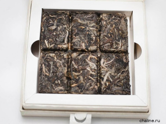 Pressed Raw Pu-erh Tea - Шэн пуэр 2013 г. «Лаобаньчжан» марки «Хунчжунхун» 80 г, 