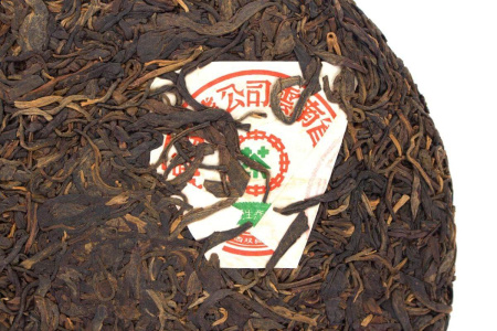 Pressed Raw Pu-erh Tea - Шэн пуэр 1998 г. с диких высоких чайных деревьев гор ИУ, 