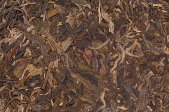 Pressed Raw Pu-erh Tea - Шэн пуэр 2021 г. "Дасюэшань" завода "Гуцзюнь" 357 г, 