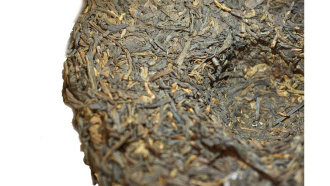 Pressed Raw Pu-erh Tea - Шэн пуэр 1999 года с диких старых деревьев марки «Сад дракона» 400 г, 