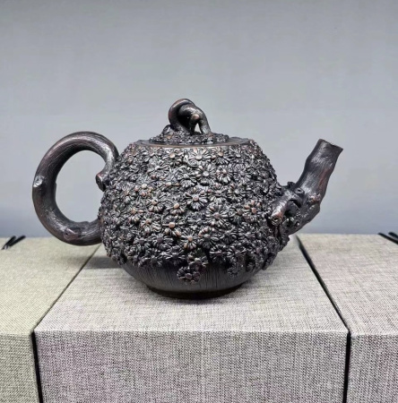 Глиняный чайник из Циньчжоу, Гуанси "Ромашковое поле". Price: ₽44,050 rub.