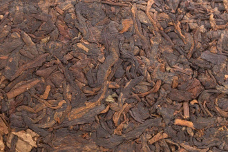 Pressed Rip Pu-erh Tea - Шу пуэр 2010 г. «Старые деревья Булан» с ароматом травы Номи 357 г, 