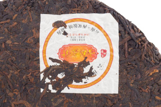Pressed Rip Pu-erh Tea - Шу пуэр 2012 г. «Золотые иглы старых деревьев» завода «Баньчжан лаошу» 357 г, 