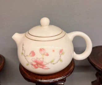 Чайник фарфоровый "Розовые цветки". Price: ₽2,460 rub.