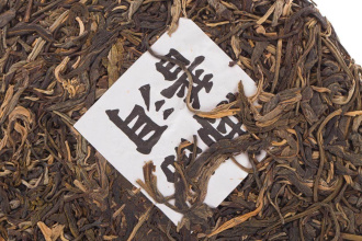 Pressed Raw Pu-erh Tea - Шэн пуэр 2018 г. "Императорский" завода "Гучаюань" бинча 357 г, 