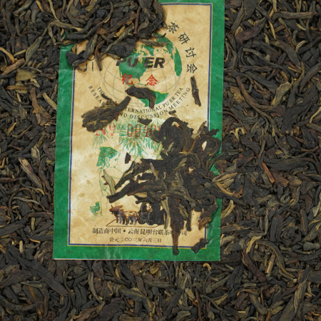 Pressed Raw Pu-erh Tea - Sheng pu'er 2002 "International Pu'er Tea Exhibition" of the Tai Lian factory, 400 g, 