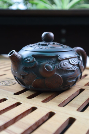 Глиняный чайник из Цзяньшуй, Юньнань "Жаба и жемчуг", 250 мл. Price: ₽53,240 rub.