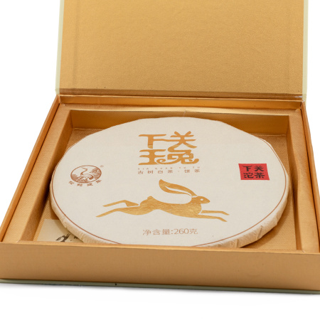 Buy, white tea Юэгуан бай гу шу 2023 г. (Белый пуэр с многовековых деревьев) завода "Сягуань" блин 260 г