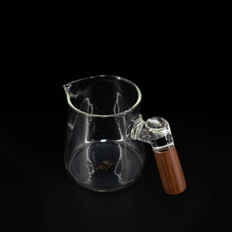Glass chahai with a wooden handle "Virtuosity". Price: ₽2,770 rub.