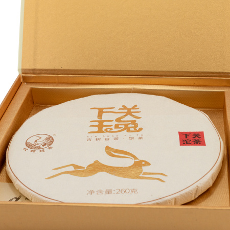 Buy, white tea Юэгуан бай гу шу 2023 г. (Белый пуэр с многовековых деревьев) завода "Сягуань" блин 260 г