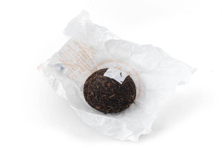 Pressed Rip Pu-erh Tea - Shu Puer 2019 "V93" brand "Dai" plant "Menghai" 100 g, 