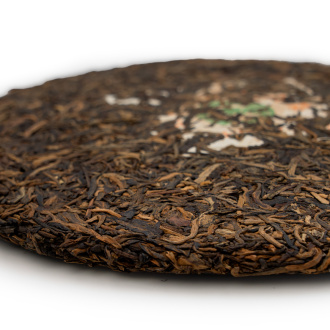 Pressed Raw Pu-erh Tea - Sheng pu-erh 2000 raw material from the village of Laobanzhang Menghai "Da Yi" 357 g, 
