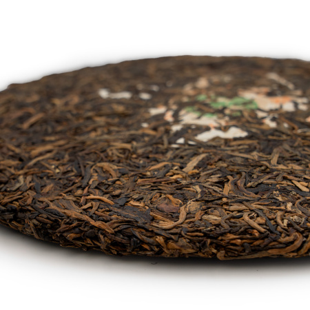 Pressed Raw Pu-erh Tea - Sheng pu-erh 2000 raw material from the village of Laobanzhang Menghai "Da Yi" 357 g, 