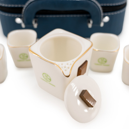 Походный сервиз с кейсом на 4 персоны "Чайная Линия". Price: ₽6,450 rub.