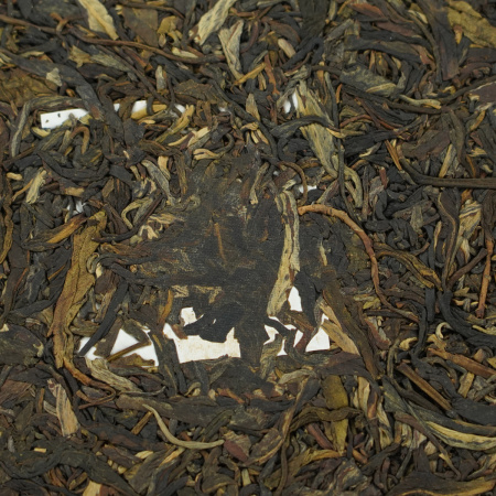 Pressed Raw Pu-erh Tea - Шэн пуэр 2019 г. "Большая снежная гора" завода "Чжоуши" 357 г, 