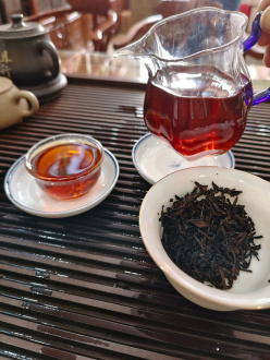 Pressed Rip Pu-erh Tea - Shu puer "Banzhang Longzhu" from the "Kaishunhao" plant, 