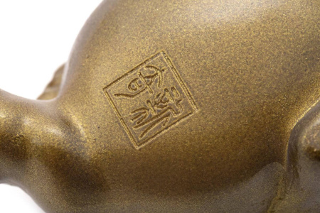 Чайная фигурка "Большая трёхлапая жаба богатства с красным носом" меняющая цвет. Price: ₽2,030 rub.