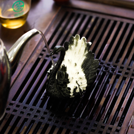 Чайная игрушка меняющая цвет "Черно-Белый лебедь". Price: ₽2,610 rub.