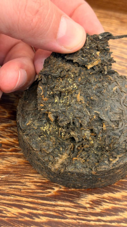 Dark Tea (Hei cha) - Любао Цзиньхуа марки "Сань хэ" 100 г, 