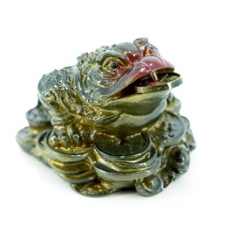 Color-changing tea figurine "Three-legged toad of wealth with a red nose on money". Price: ₽1,930 rub.