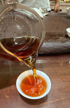 Pressed Raw Pu-erh Tea - Шэн пуэр 2004 года "Зелёная марка" CNNP 357 г, 
