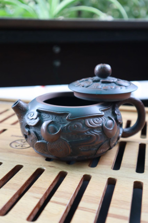 Глиняный чайник из Цзяньшуй, Юньнань "Жаба и жемчуг", 250 мл. Price: ₽53,240 rub.